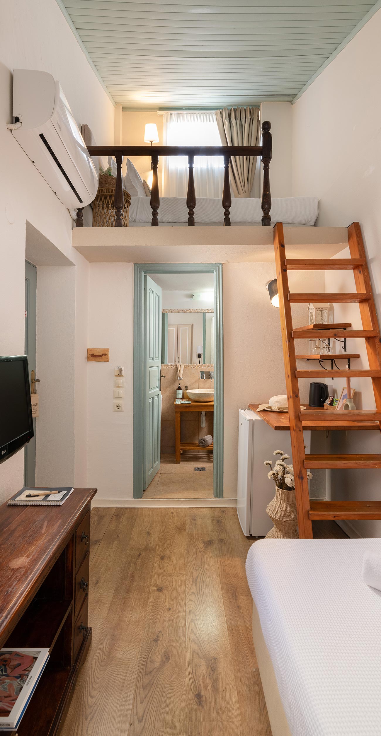 Twin Room - The Picasso Room