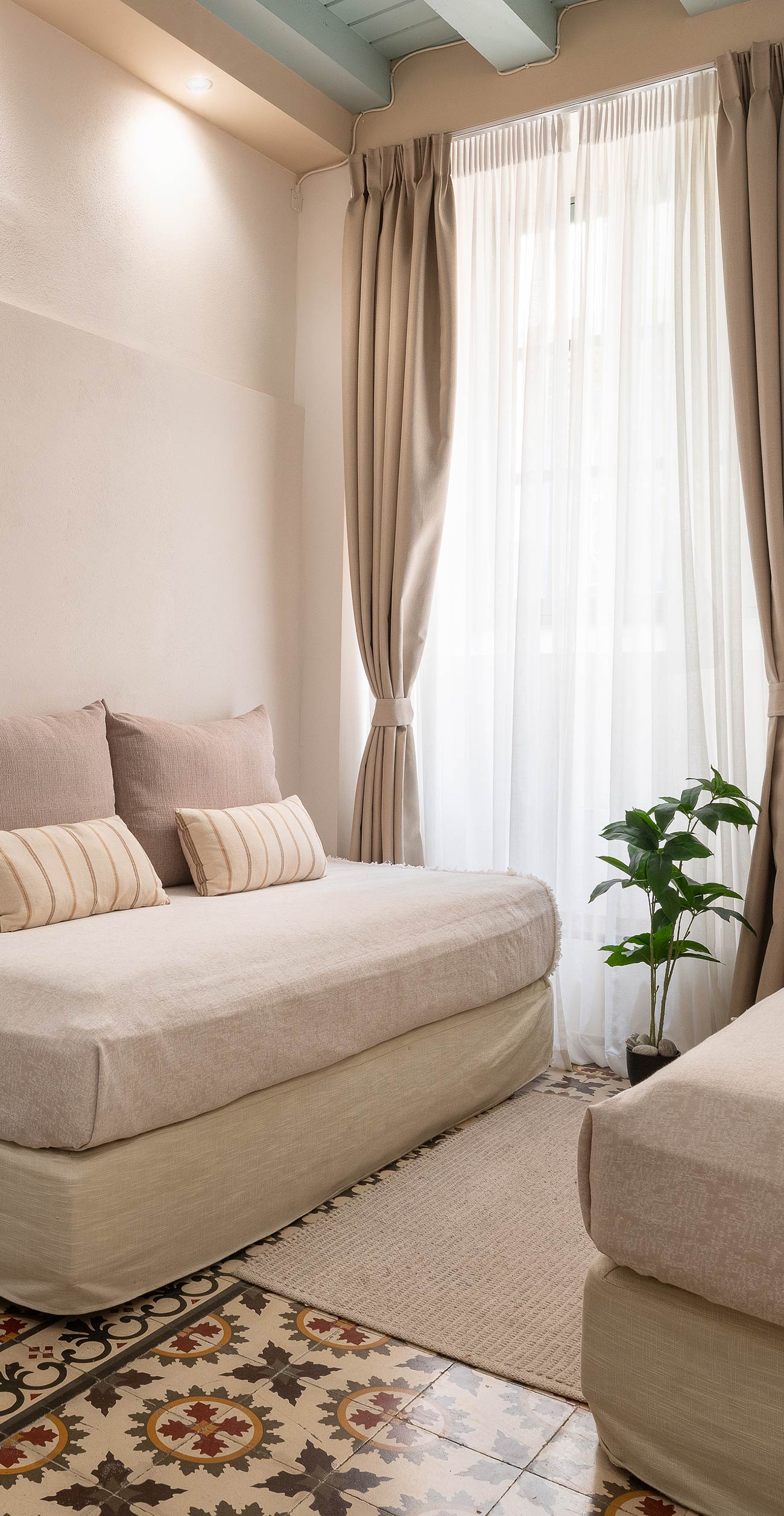 Quadruple Room - The Toulouse Lautrec Room