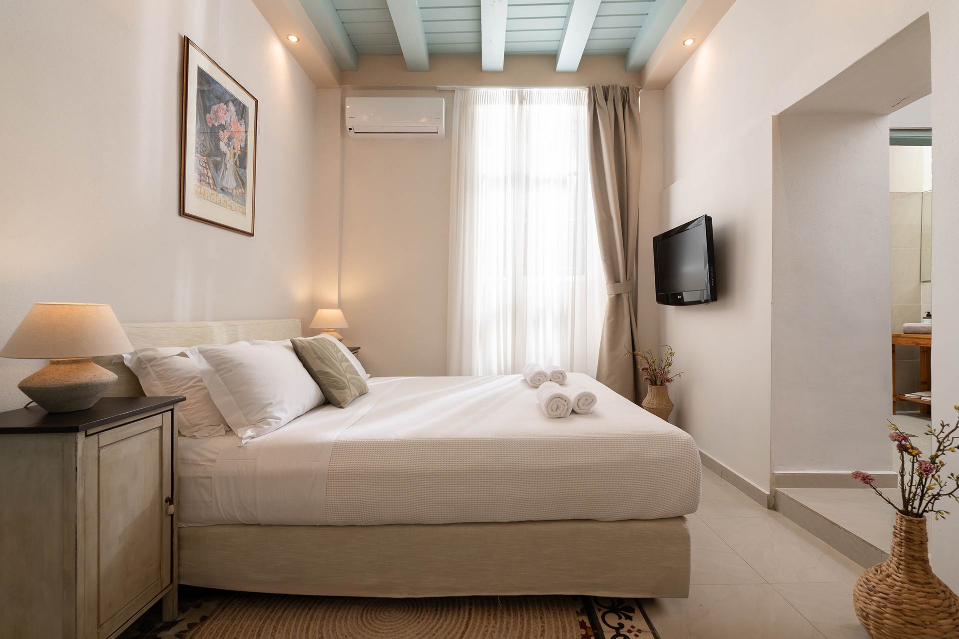 Quadruple Room - The Toulouse Lautrec Room